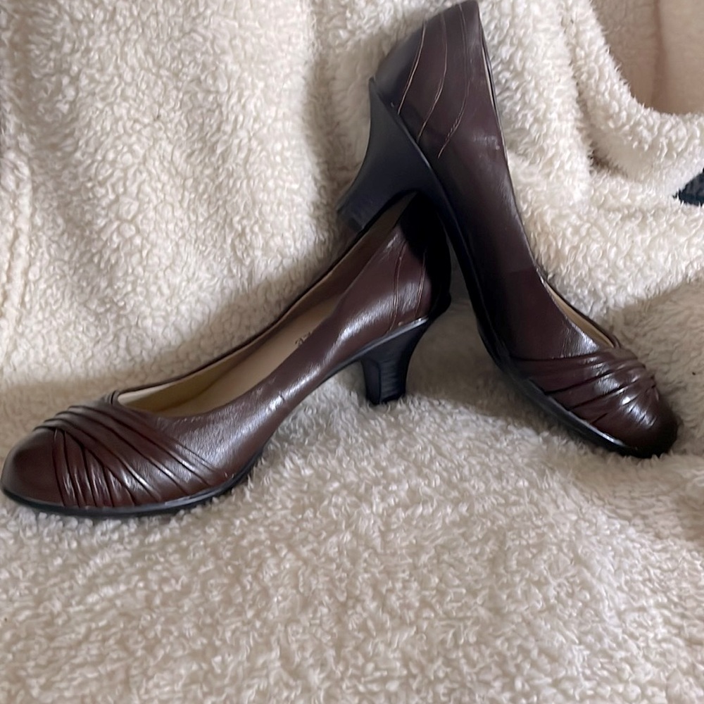 Audrey Brooke Brown Leather Pumps